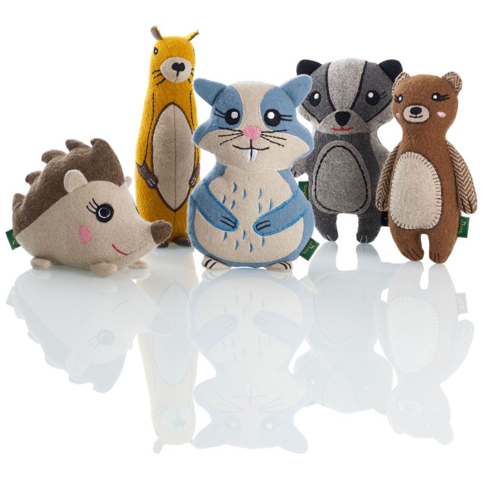 Hunter Zabawka dla psa Fyn. Wykonana w 100% z materiałów poddanych recyklingowi oraz upcyklingowi. Wykorzystane materiały to mieszanka wełny i poliestru.