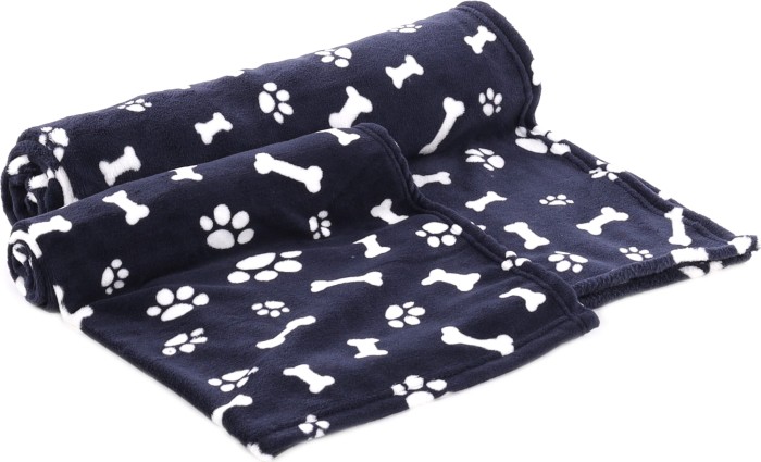 Flamingo Kocyk Zuma dla psa i kota granatowy w kości. Granatowy kocyk z nadrukiem w białe kości. Dostępny w 2 wymiarach.