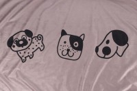 Flamingo Kocyk dla szczeniaka Oddi Rectangle. Materiał: plusz. Gramatura pluszu: 220 g/m². Można prać w temperaturze 30°C. Wykończony lamówką_2