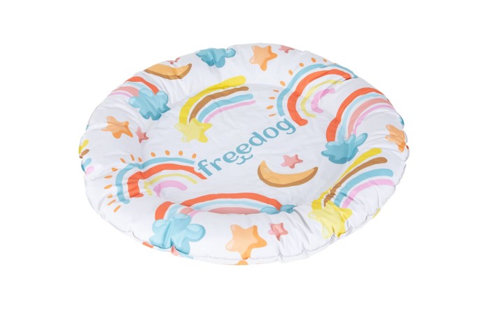 Freedog Mata chłodząca dla psa Donut Rainbow. Wykonana jest w 100% z materiałów pochodzących z recyklingu. Doskonałe akcesorium na letnie dni. Dodatkowym atutem jest kolorowy design.