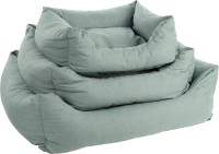 Flamingo Sofa dla psa Geneve Rectangle zielona. Materiał: tkanina z wypełnieniem: poliester i płatki piankowe. Gramatura tkaniny: 260 g/m² Zdejmowany pokrowiec z zamkiem błyskawicznym, który można prać w temperaturze 30°C. Antypoślizgowy spód