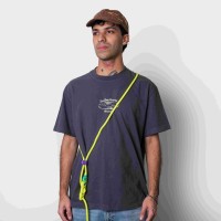 Zee Dog Smycz dla psa Hands Free Neopro Fluo. Wykonana z wodoodpornego, odpornego i łatwego w czyszczeniu materiału Neopro™. Wszechstronna smycz 4 w 1: smycz na pas, smycz przez ramię, smycz długa lub smycz krótka_4