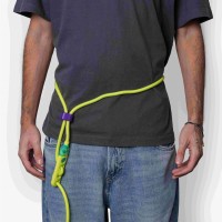 Zee Dog Smycz dla psa Hands Free Neopro Fluo. Wykonana z wodoodpornego, odpornego i łatwego w czyszczeniu materiału Neopro™. Wszechstronna smycz 4 w 1: smycz na pas, smycz przez ramię, smycz długa lub smycz krótka_5