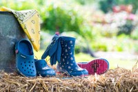 BlackFox  Kalosze dzięcięce Kansas niebieskie. Wykonane z gumy. Bawełniano-poliestrowa podszewka gwarantuje, że stopy pozostają suche. Antypoślizgowa, czerwona podeszwa zapobiega ich ślizganiu po mokrym podłożu. Wygodny uchwyt ułatwia ich zakładanie. _2