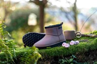 BlackFox  Buty damskie Cheyennetoo mokka. Wykonane z syntetycznego kauczuku (na bazie SEBS), bez ftalanów i chloru, a ich szczotkowane wykończenie idealnie imituje zamsz! Idealne do ogrodu.