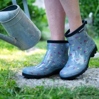 BlackFox  Botki damskie Marta szare. Wykonane z PVC. Nadruk z liśćmi wniesie do spacerowej stylizacji subtelną elegancję. Idealne na deszczowe spacery_3