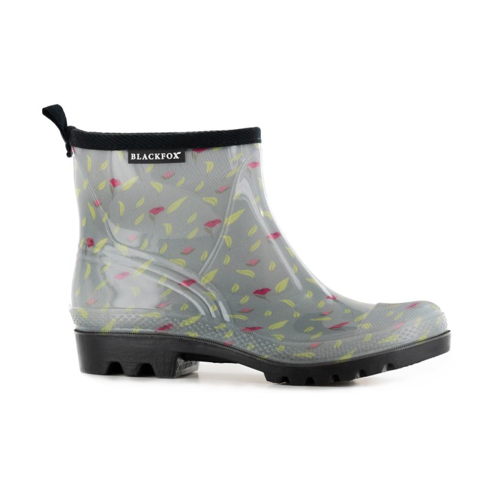 BlackFox  Botki damskie Marta szare. Wykonane z PVC. Nadruk z liśćmi wniesie do spacerowej stylizacji subtelną elegancję. Idealne na deszczowe spacery