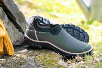 BlackFox  Buty unisex do kostki Montana khaki. Z naturalnej gumy. W całości wyściełane neoprenem, co zapewnia maksymalną izolację, elastyczność. Posiadają specjalne wzmocnienie pod podeszwą oraz dodatkowe wzmocnienia na piętach i palcach._3